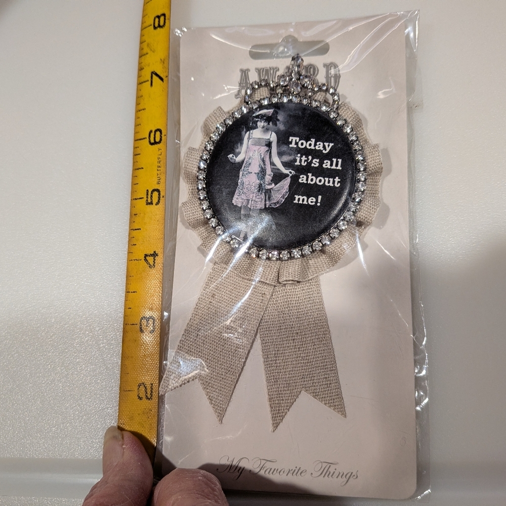 Funny Feminine Pin/Brooch Ribbon New In Package "Today Is All About Me" - Picture 4 of 10
